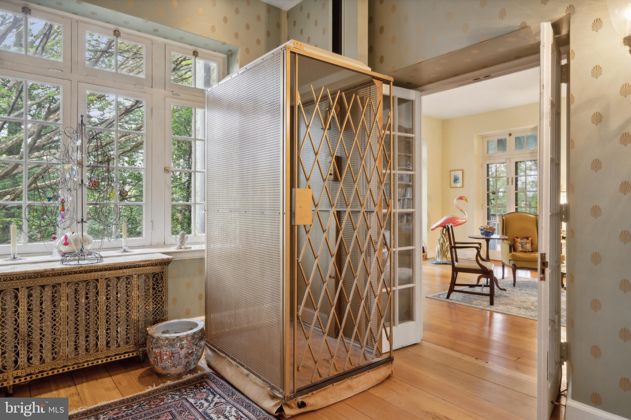 CHESTNUT HILL - Residential