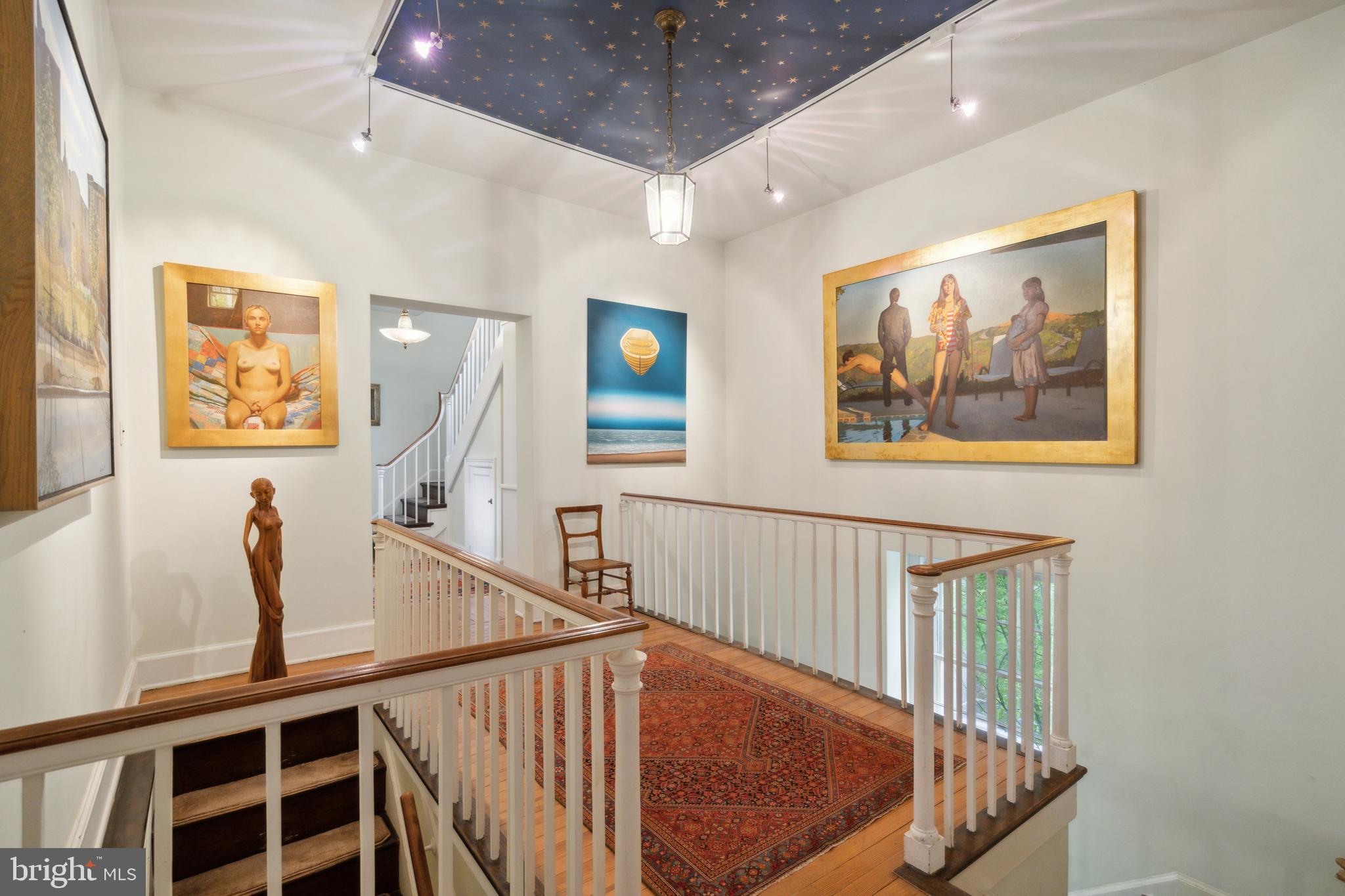 CHESTNUT HILL - Residential