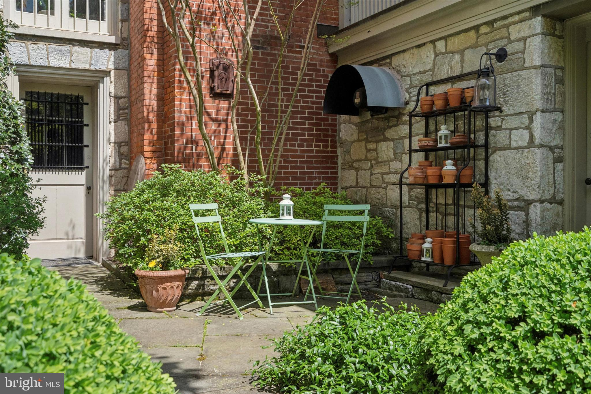 CHESTNUT HILL - Residential