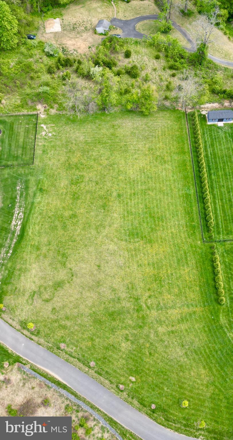 HAHN'S MEADOW - Residential