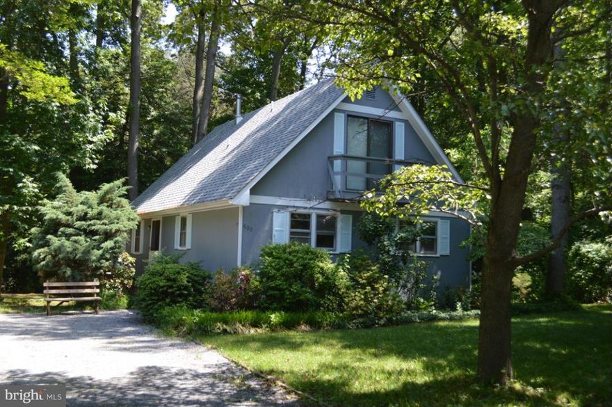 Waterfront Retreat Under $200K - 3 bed, 2 bath cottage on Rosin Creek features new roof (April, 2015), new BAT septic system, ample rear deck, open floor plan, wood stove, and private pier. Ideal location for canoe, kayak or skiff boat within biking/walking distance to downtown Chestertown.  Community multi-slip pier available for larger boats!