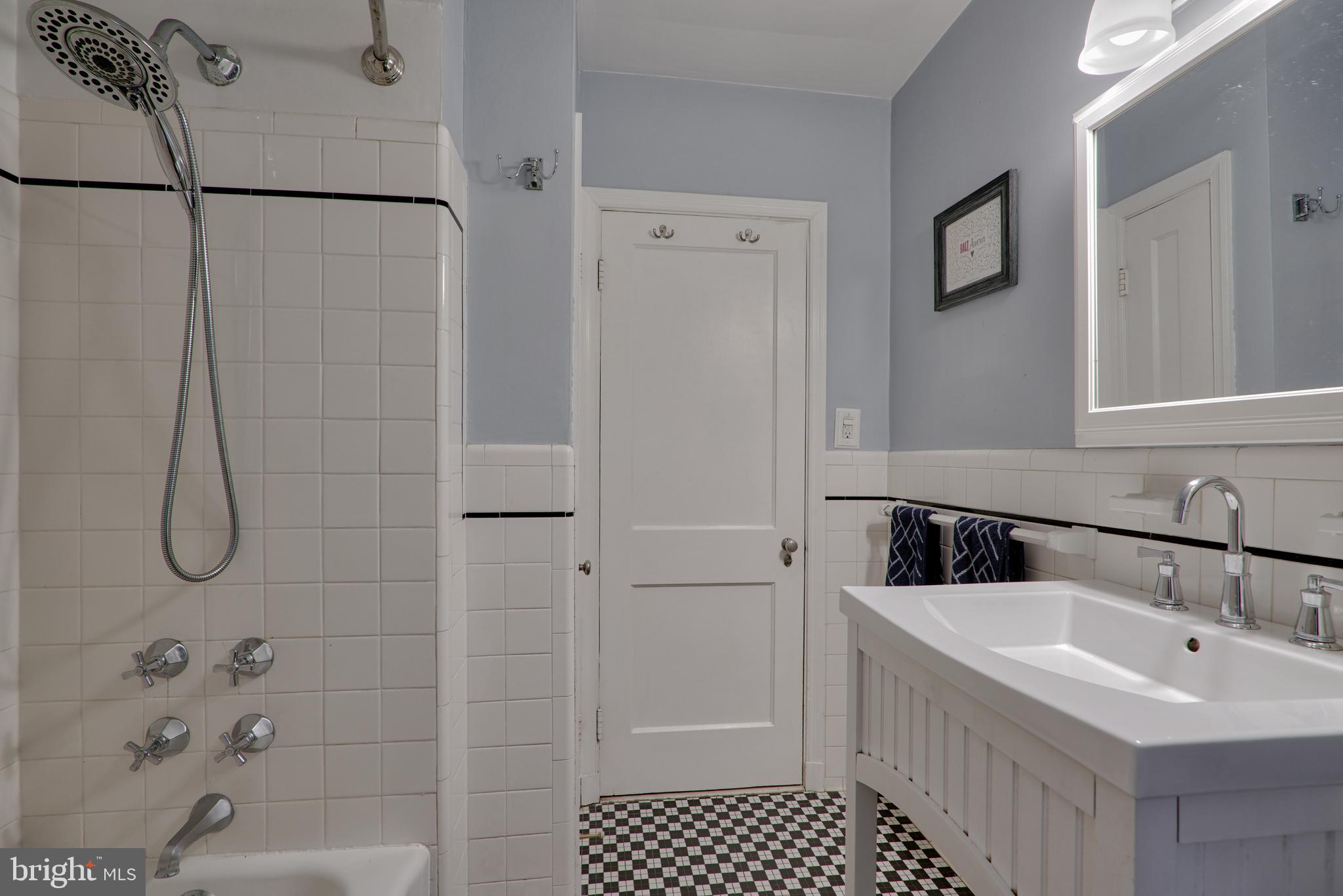 LAKE WALKER - Residential