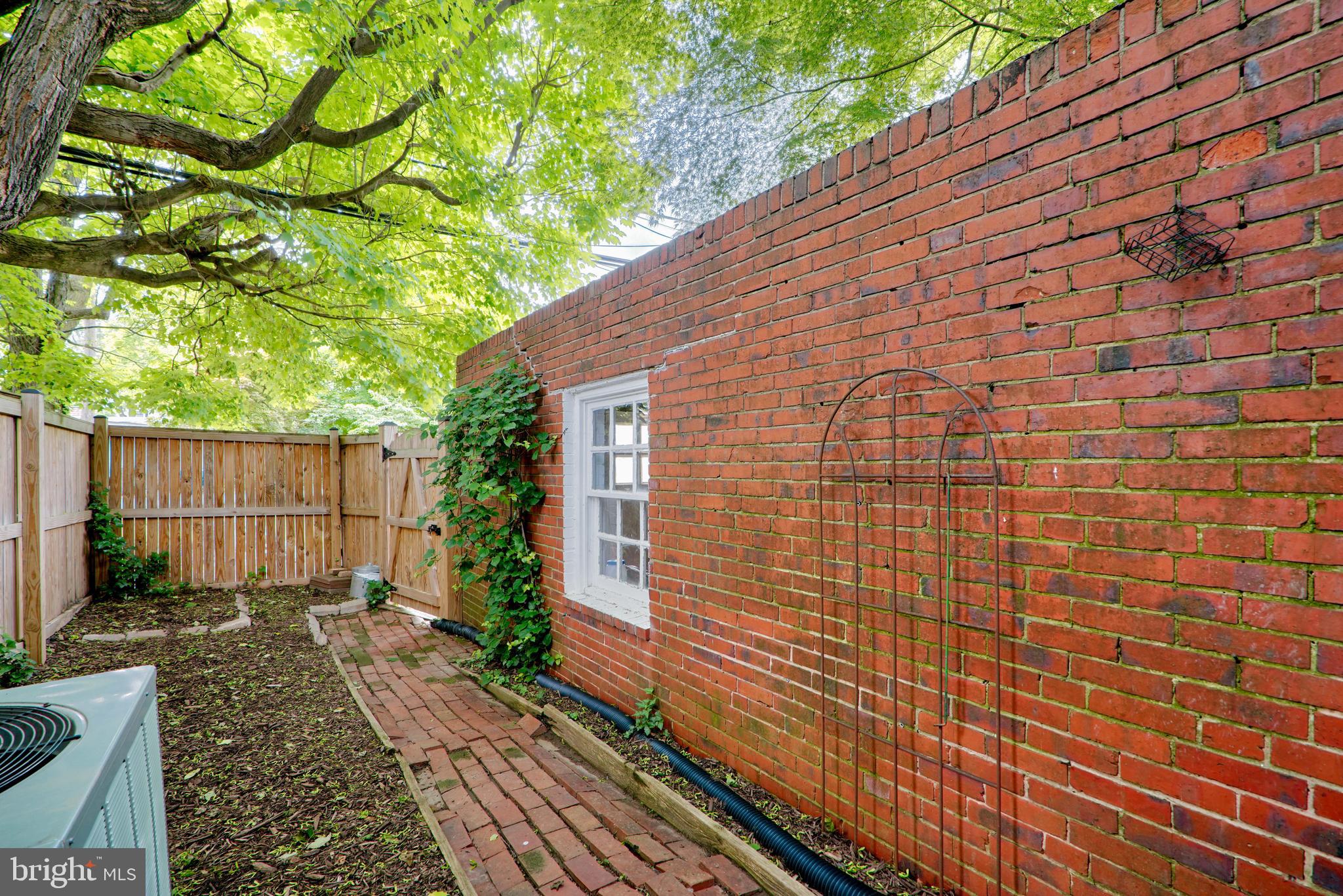 LAKE WALKER - Residential