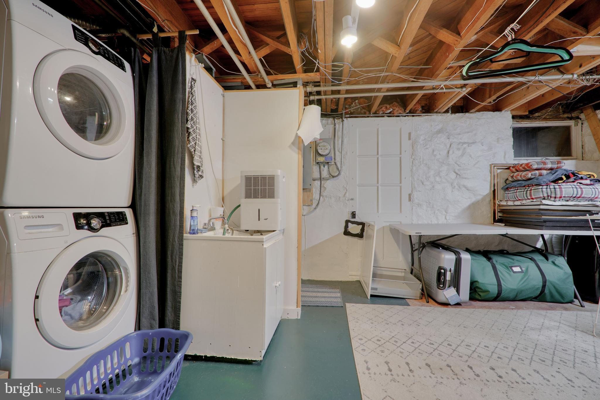 LAKE WALKER - Residential