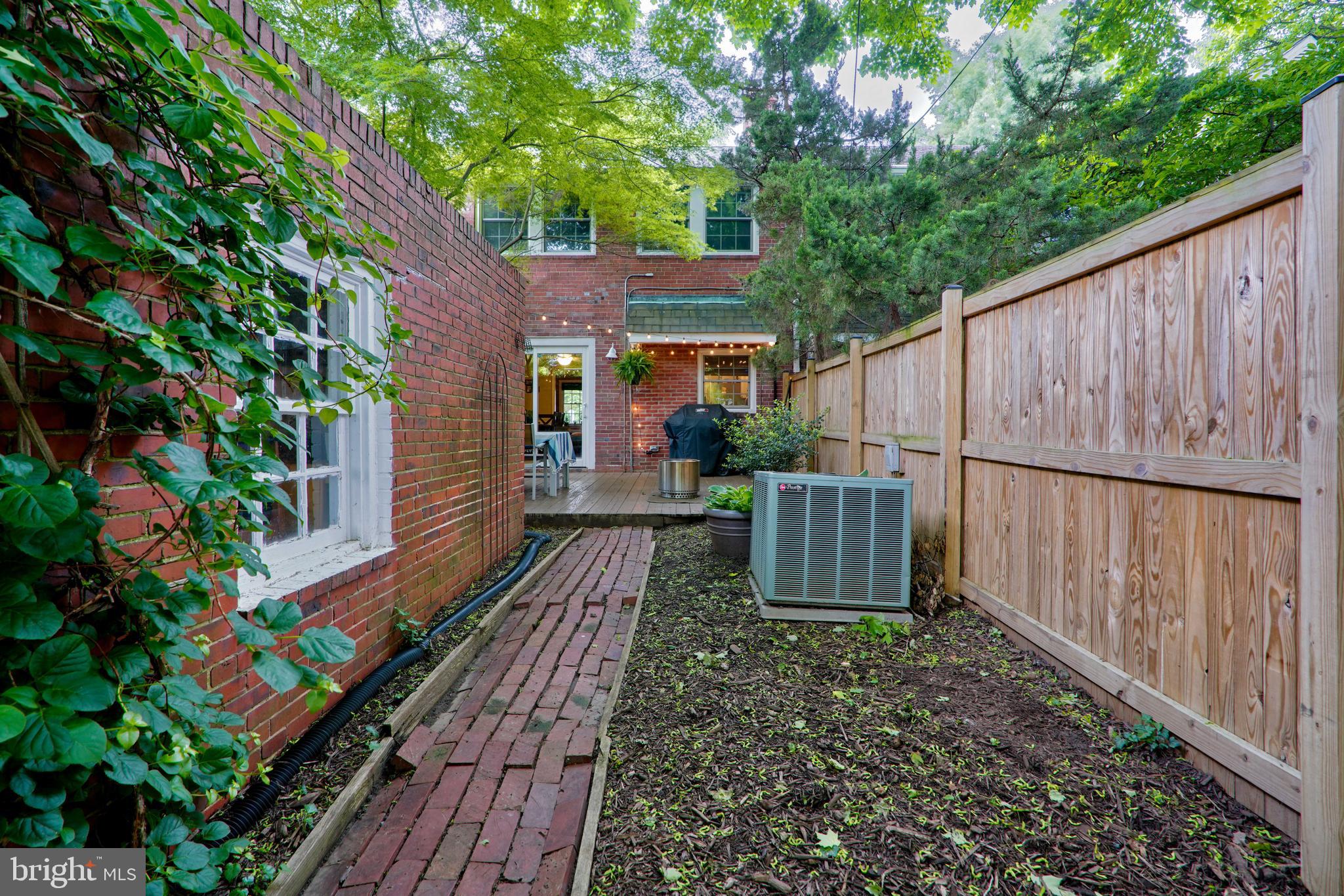 LAKE WALKER - Residential