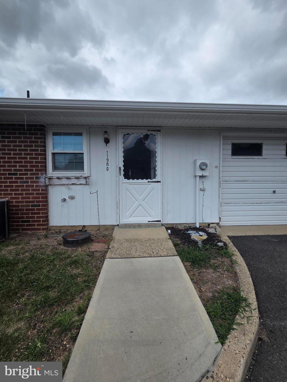 1198 SHETLAND DRIVE