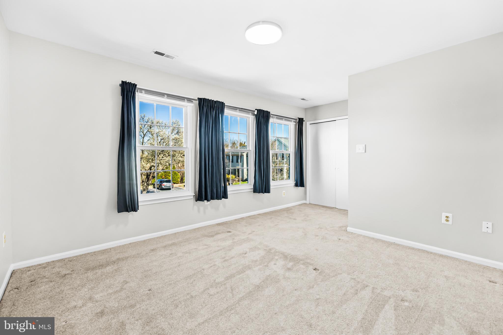 LONGSTREET COMMONS - Residential