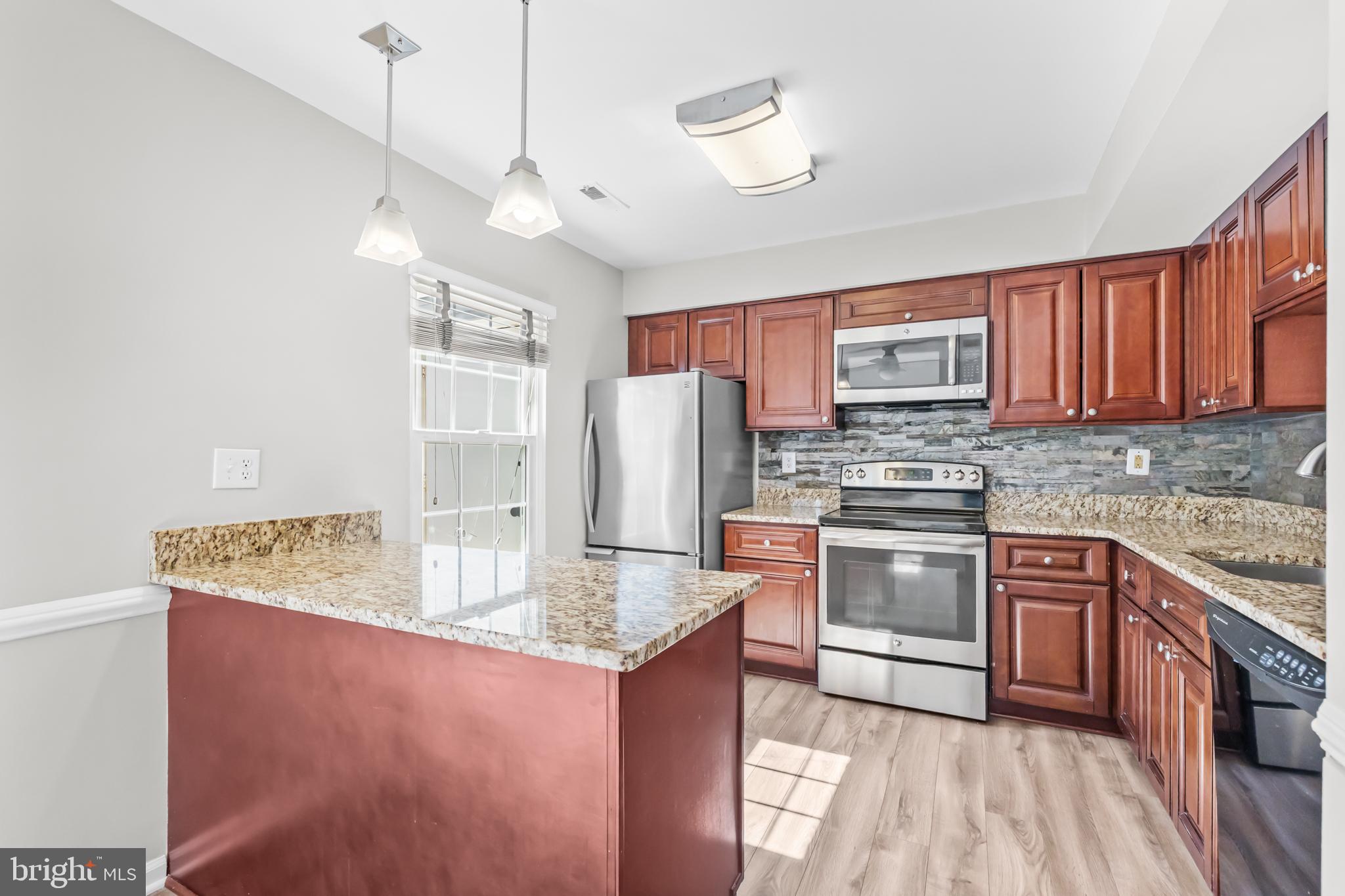 LONGSTREET COMMONS - Residential