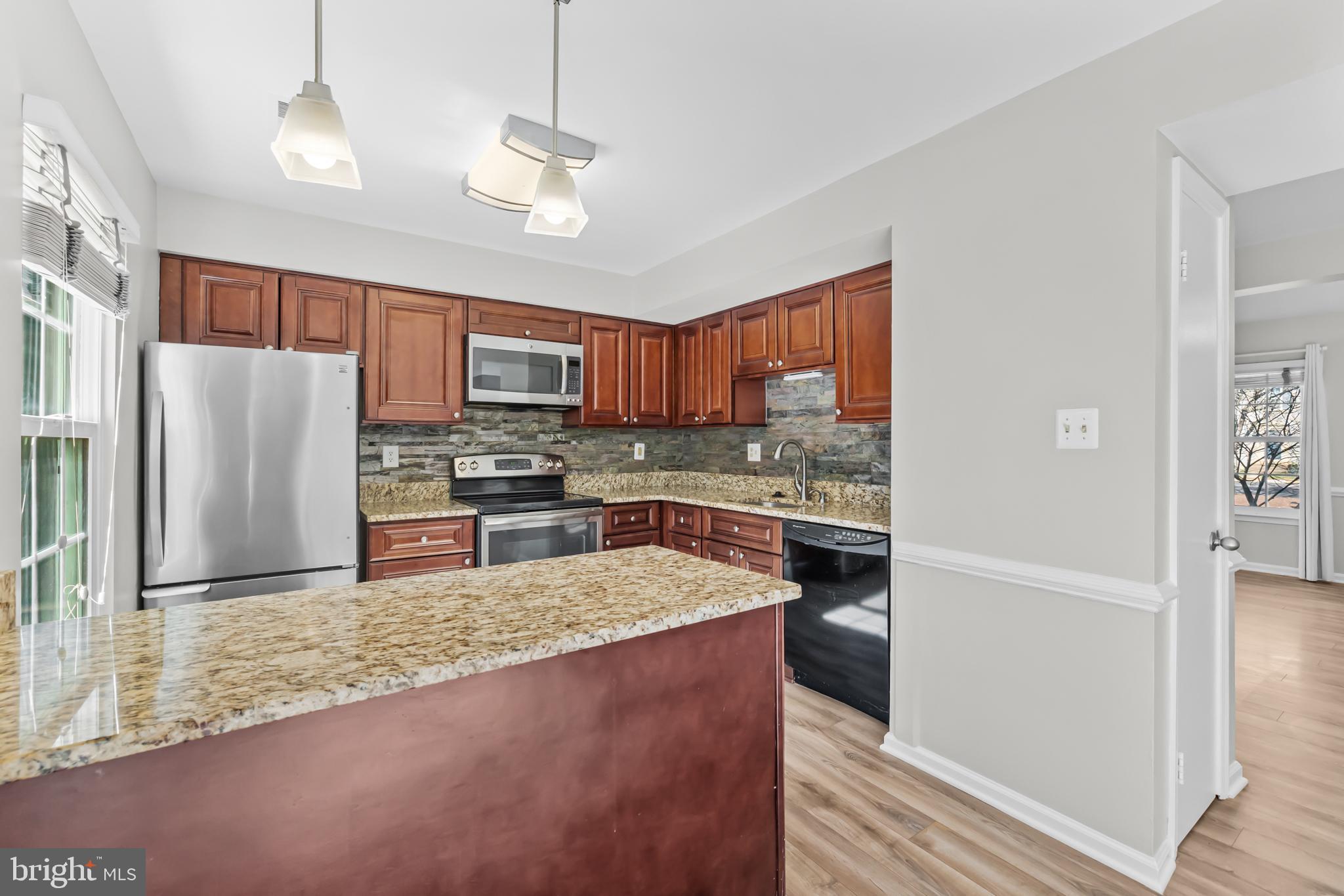 LONGSTREET COMMONS - Residential