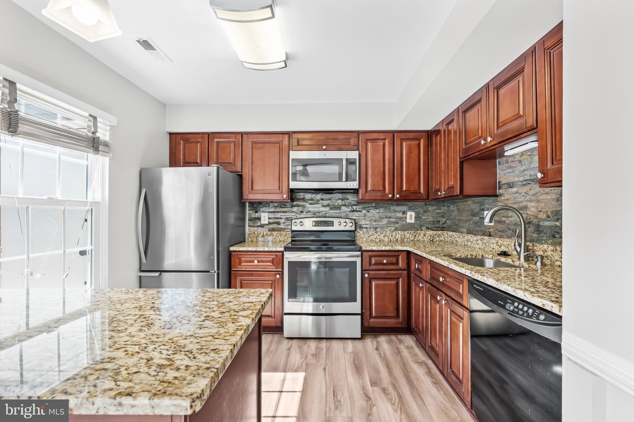 LONGSTREET COMMONS - Residential