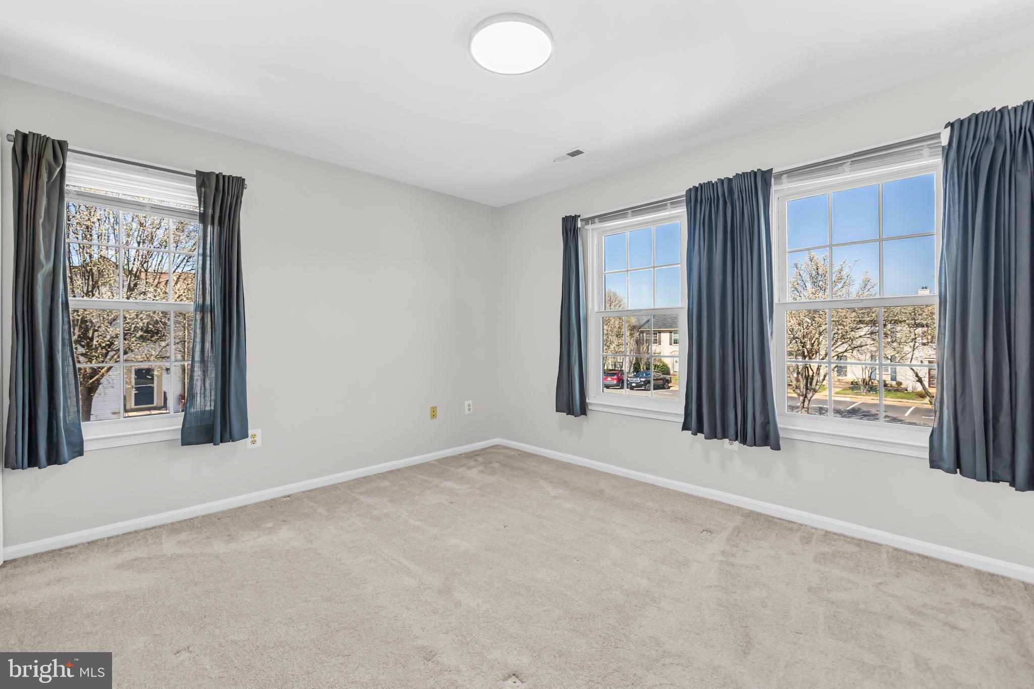 LONGSTREET COMMONS - Residential