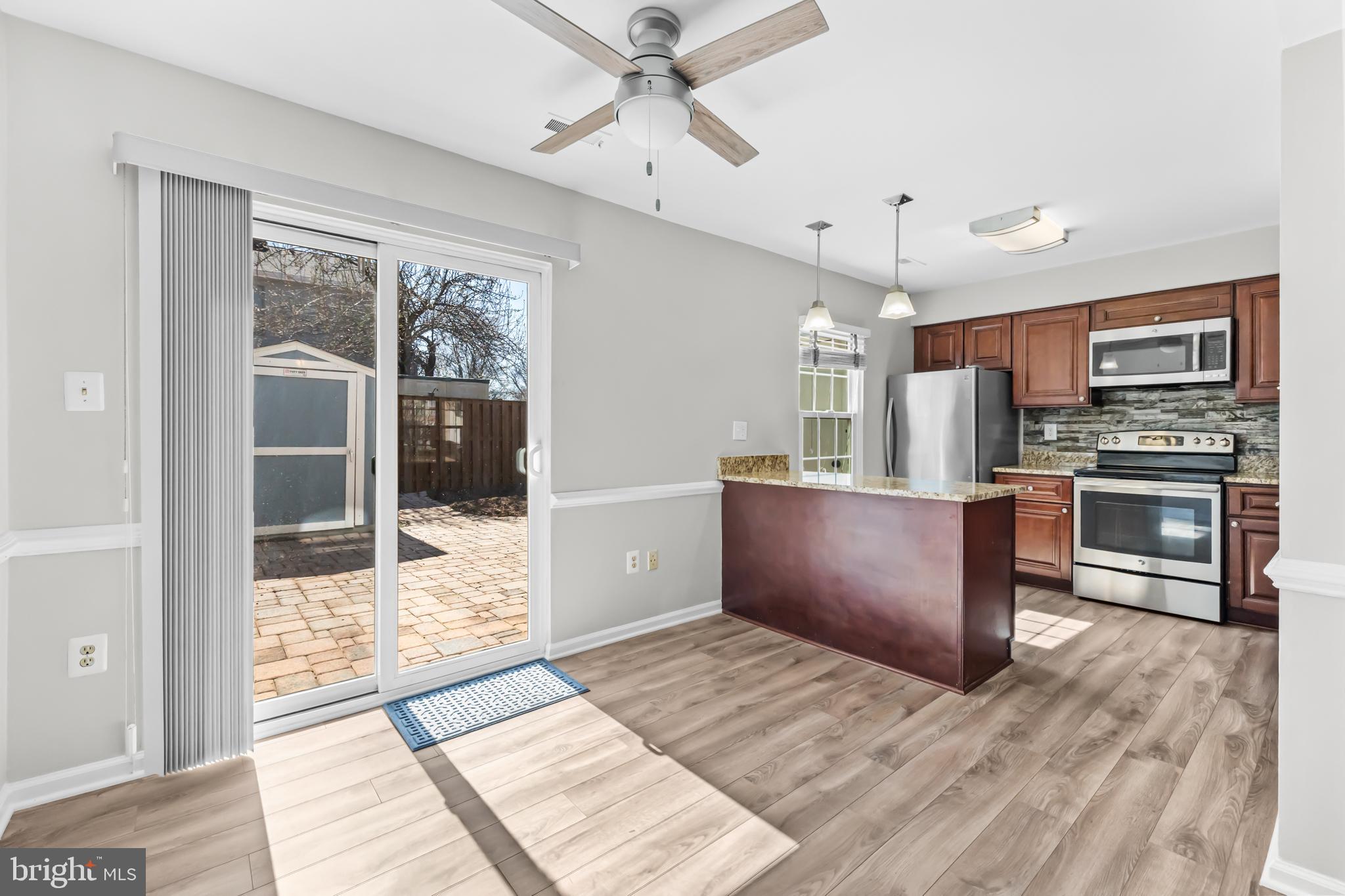 LONGSTREET COMMONS - Residential