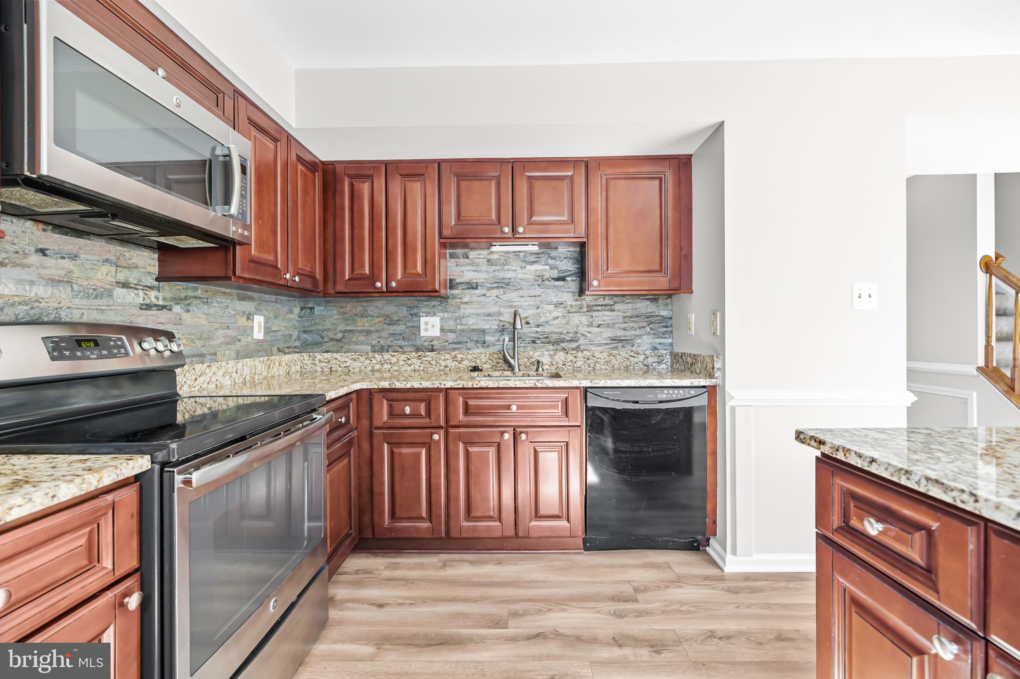 LONGSTREET COMMONS - Residential