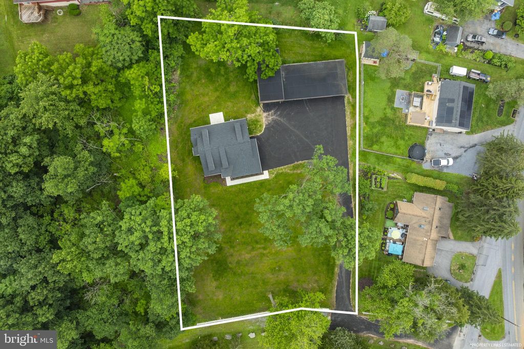 Photo of 105 Lake Road, ELIZABETHTOWN, PA 17022 (MLS # PALA2072410)