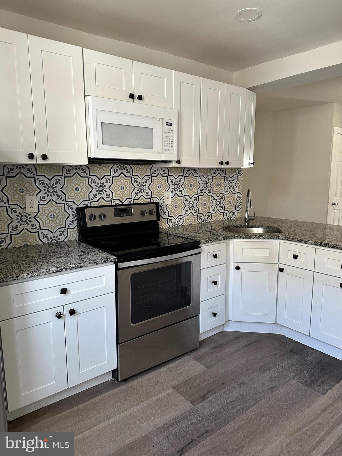 OXFORD CIRCLE - Residential