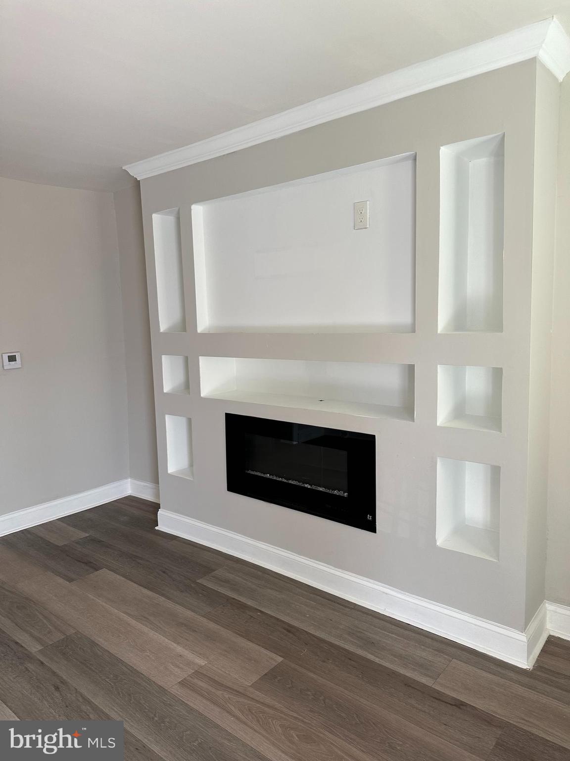 OXFORD CIRCLE - Residential