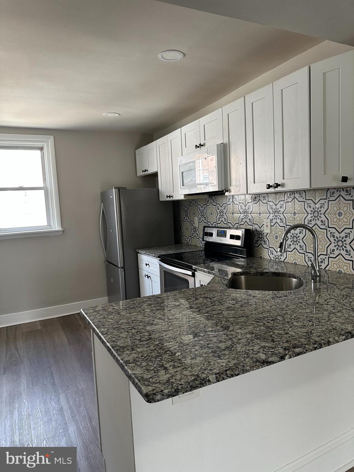 OXFORD CIRCLE - Residential