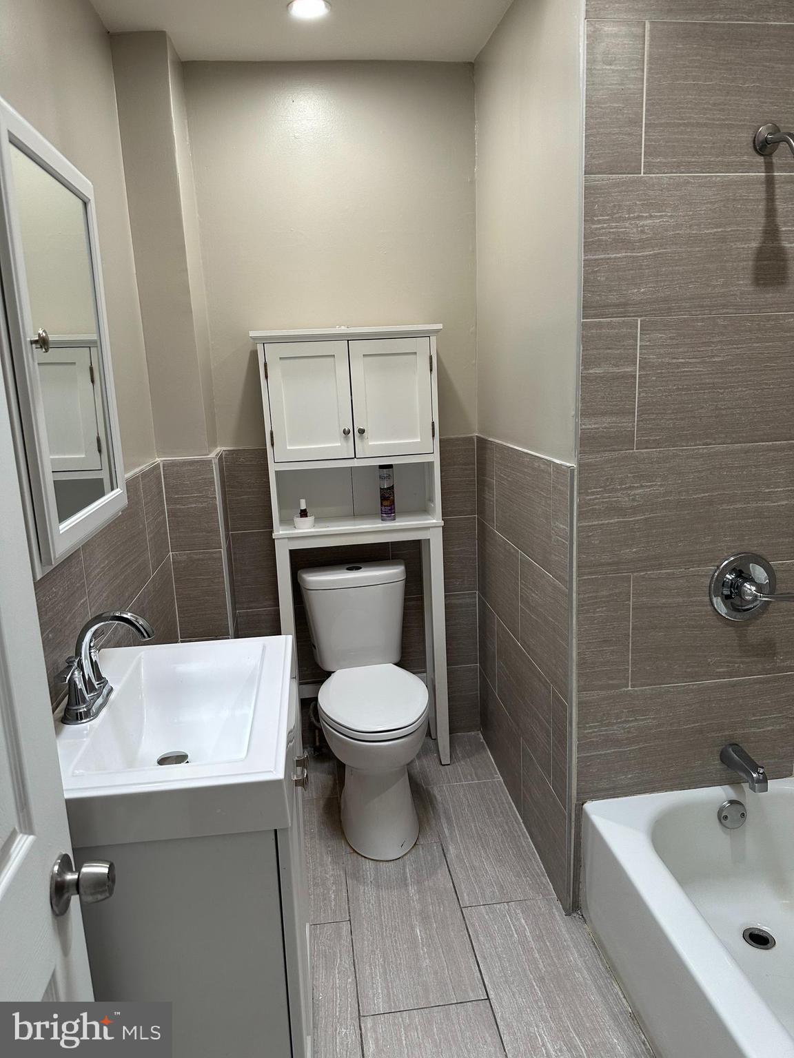 OXFORD CIRCLE - Residential