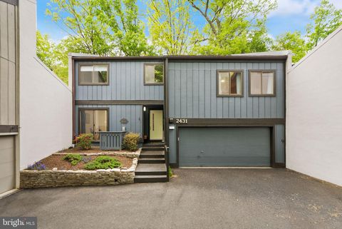 Photo of 2431 Glade Bank Way, RESTON, VA 20191 (MLS # VAFX2306028)