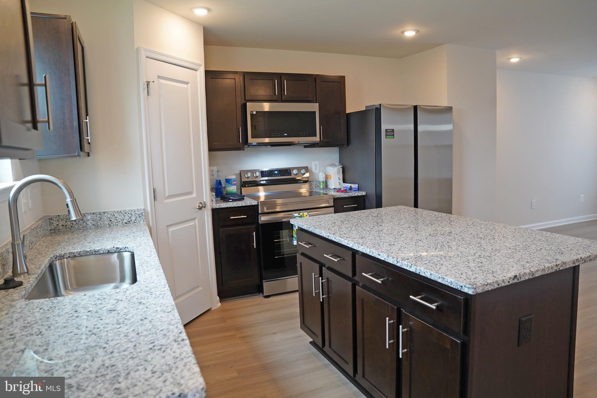 HUNTWELL WEST - Residential