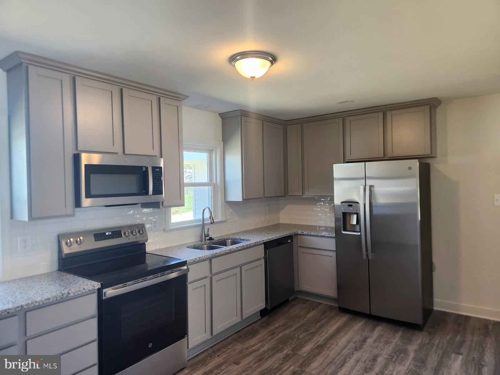 TAMMANY MANOR - Residential