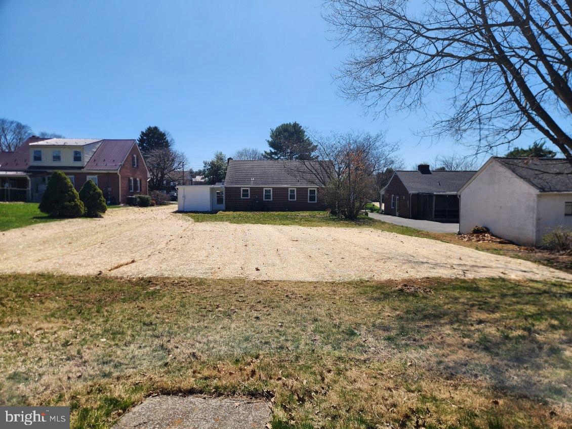 TAMMANY MANOR - Residential