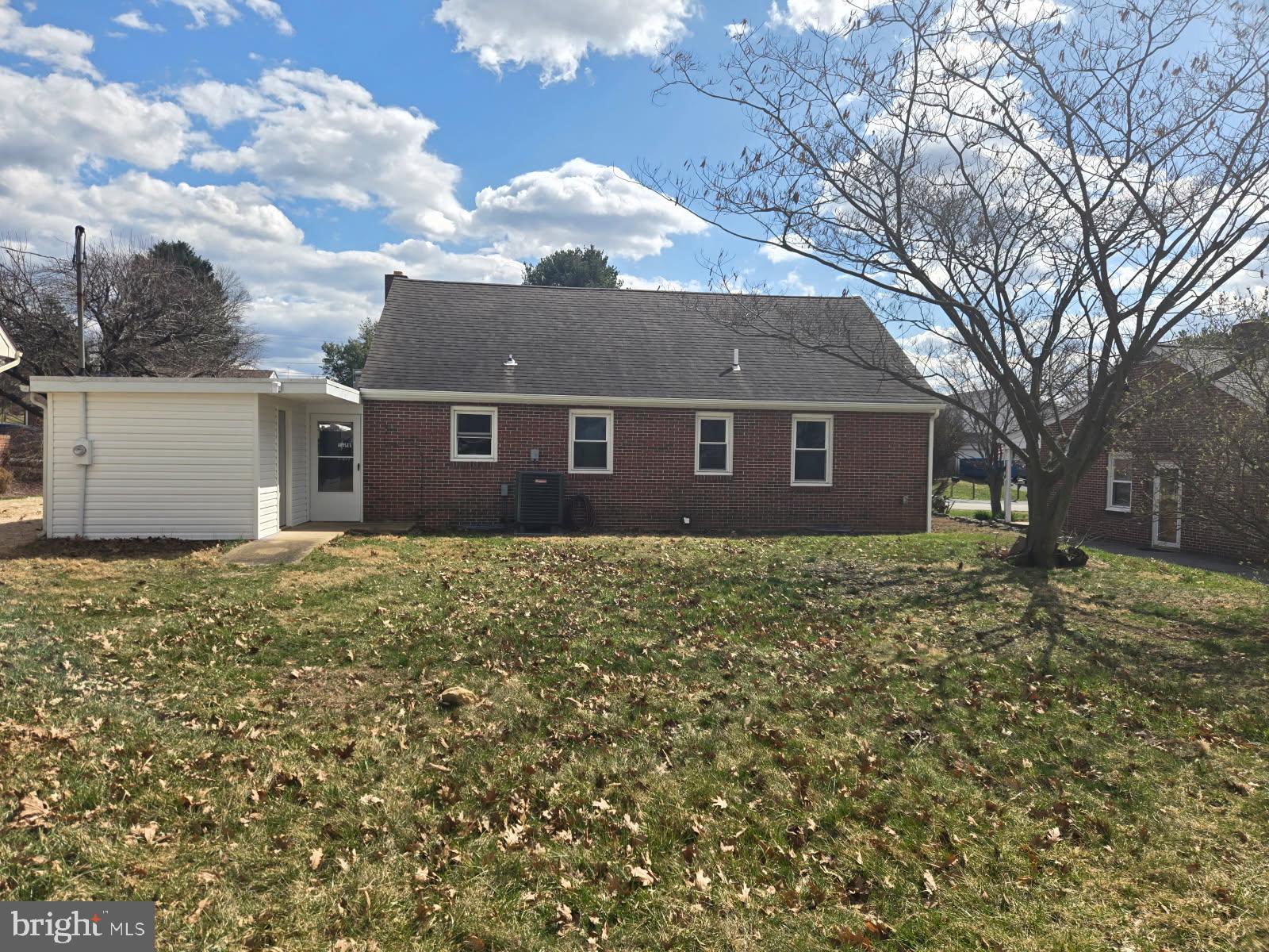 TAMMANY MANOR - Residential