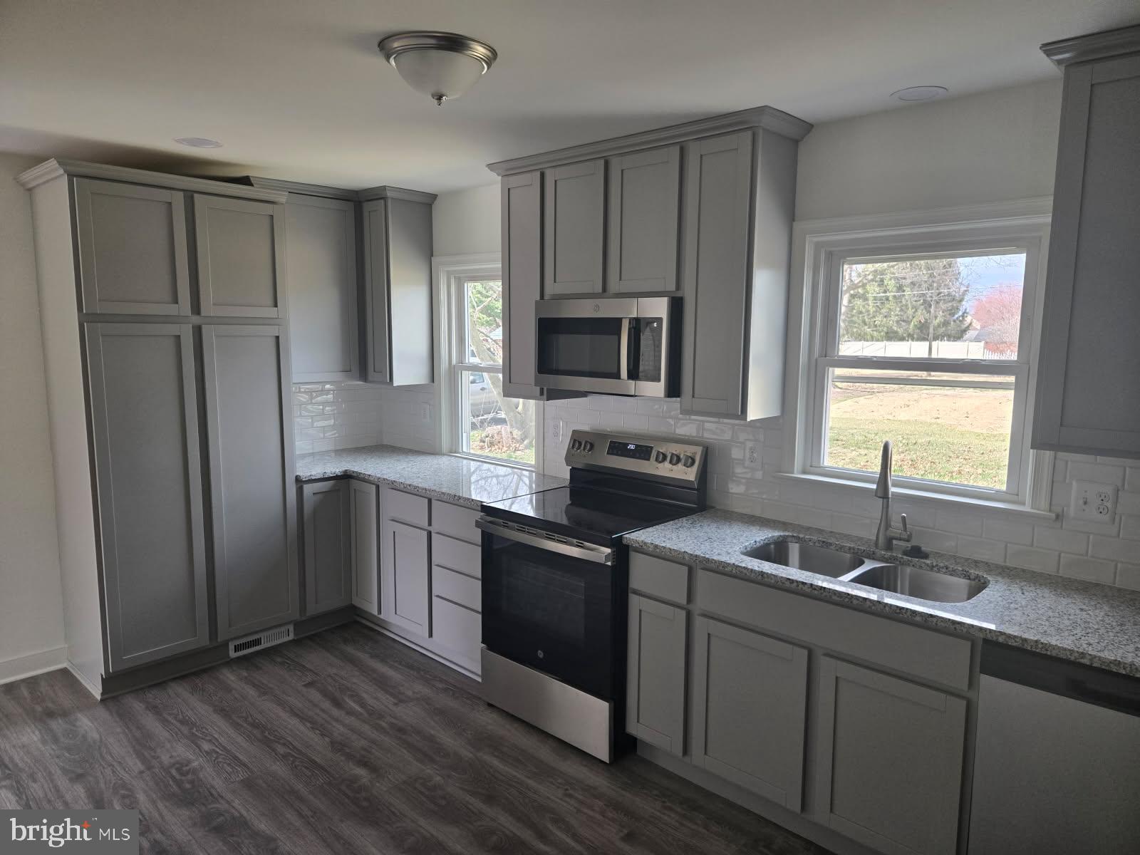 TAMMANY MANOR - Residential