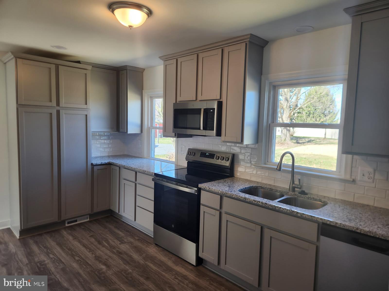 TAMMANY MANOR - Residential