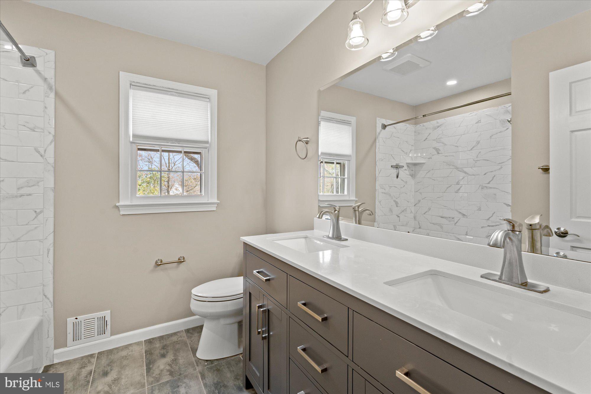 WAYNEWOOD - Residential