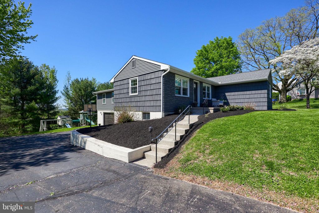 Photo of 96 W Main Street, BROWNSTOWN, PA 17508 (MLS # PALA2087220)