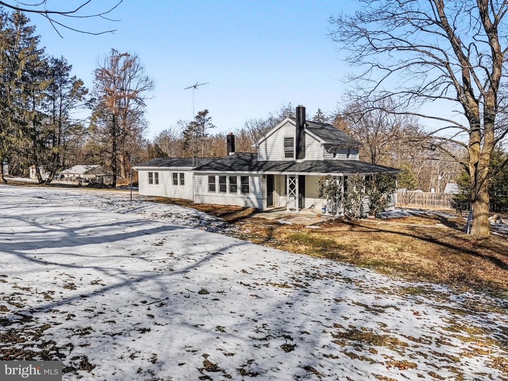 Photo of 229 Hill St, MOUNT HOLLY SPRINGS, PA 17065 (MLS # PACB2051048)