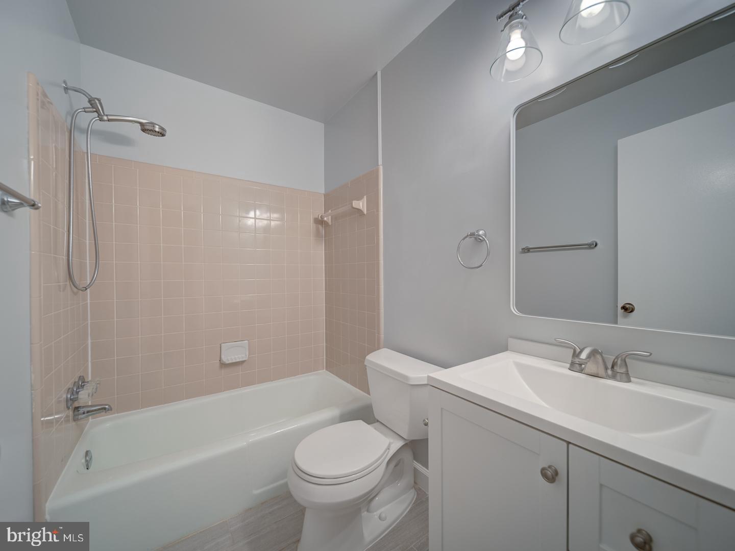 ROCKSHIRE - Residential Lease