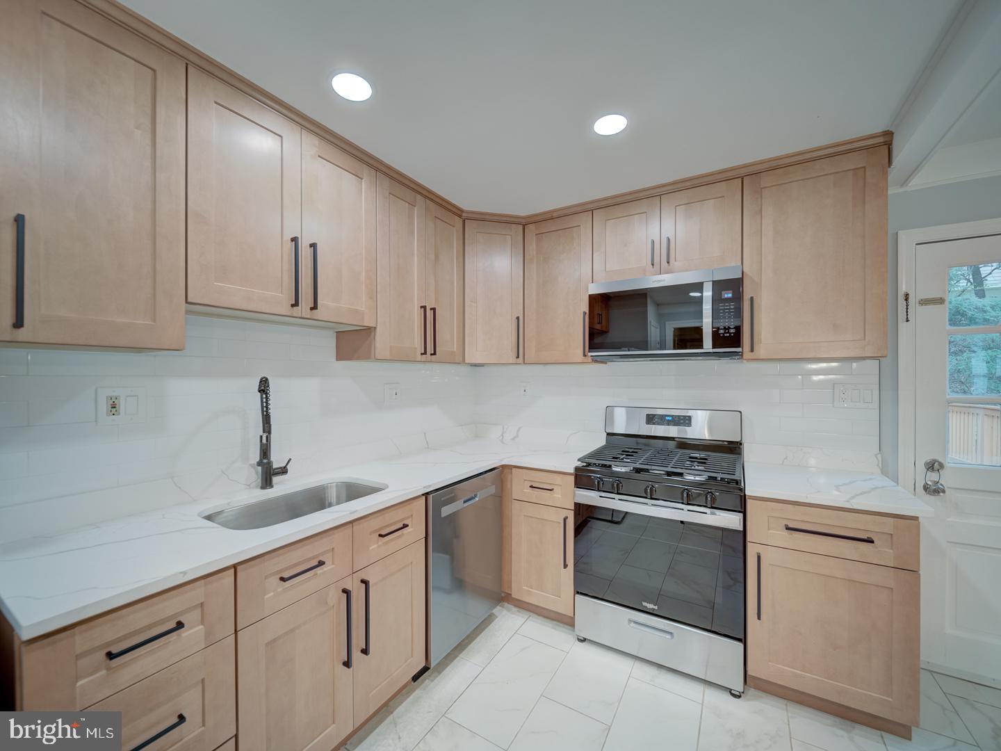 ROCKSHIRE - Residential Lease