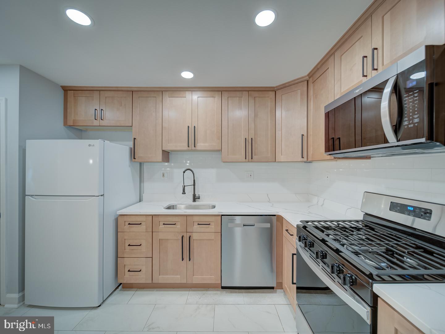 ROCKSHIRE - Residential Lease