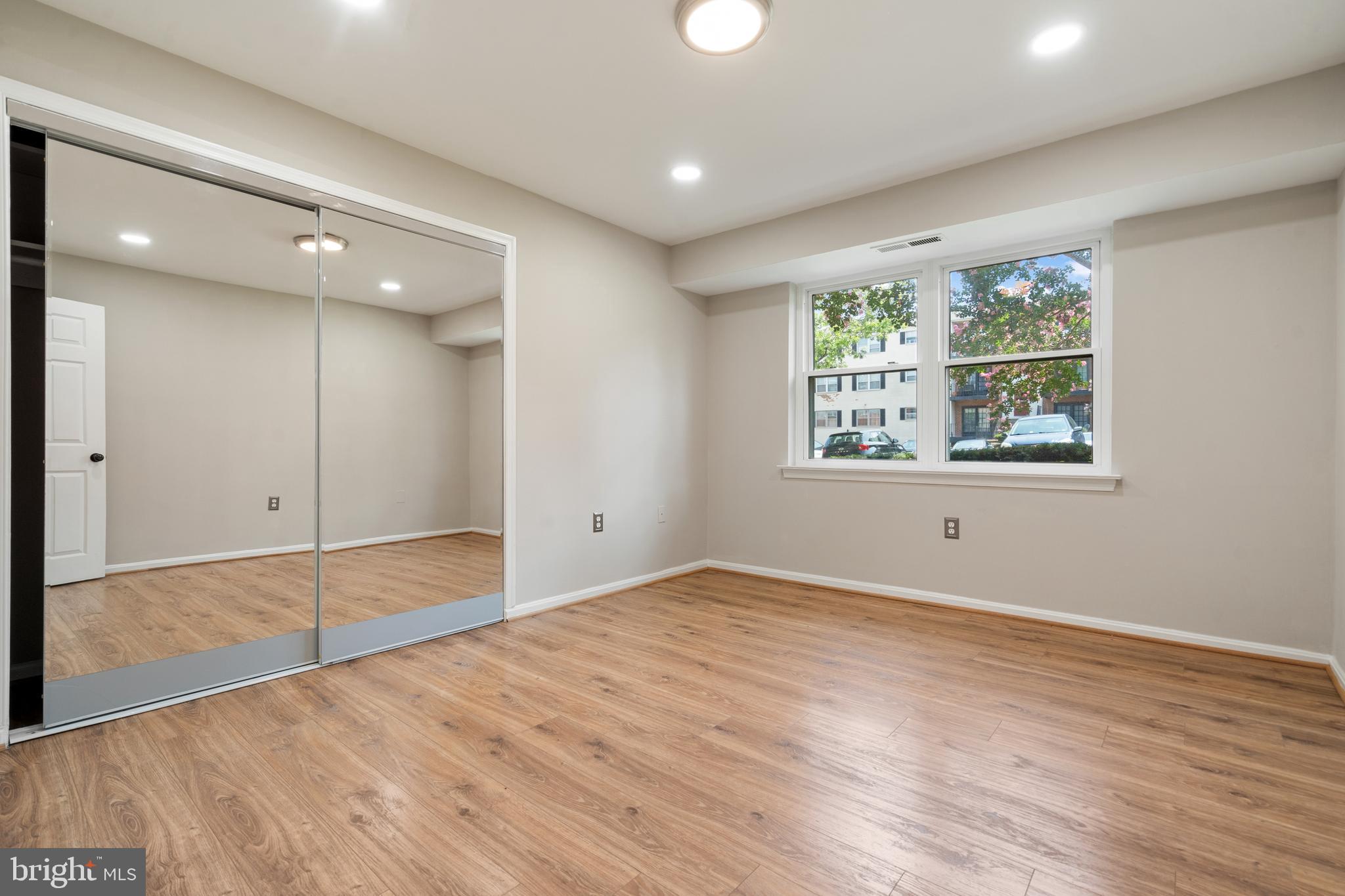 MAYFLOWER SQUARE - Residential