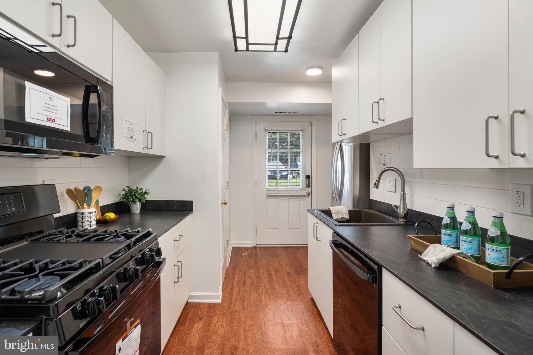 MAYFLOWER SQUARE - Residential