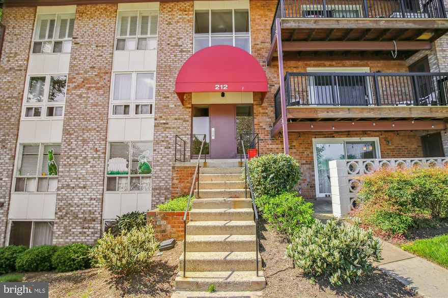 Location, Location, Location!!! This inviting 960 SF condo is located in Park Terrace in the heart of Vienna. Close to W&OD trail, shopping, restaurants and employment centers. Wolf trap, Vienna metro, Vienna community Center, Whole Foods Market and Town Green are nearby. Tyson Mall is six minutes away. Vienna, Thoreau and Madison Pyramid schools are close by.  All highly rated schools. 

Open concept condo has a bright spacious Living Room, Dinning Room and Kitchen. Kitchen has plenty of storage and a pantry space. Two bright, spacious Bedrooms with plenty of closet space. Spacious Master bedroom has a huge Walk-In Closet. Upgraded wood flooring throughout the condo. Newly Painted throughout.   Bathroom, Fridge, and dishwasher are new. HVAC recently updated. The condo comes with two parking spaces. Large Separate Storage comes with the condo. Low Maintenance fee includes all utilities other than Electricity.

Vienna at its affordable best!