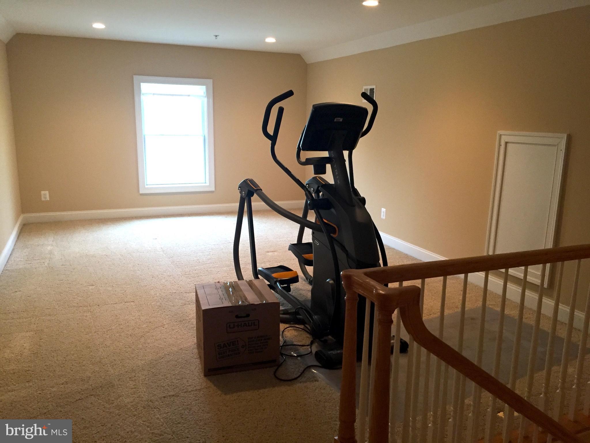 AYRLAWN - Residential