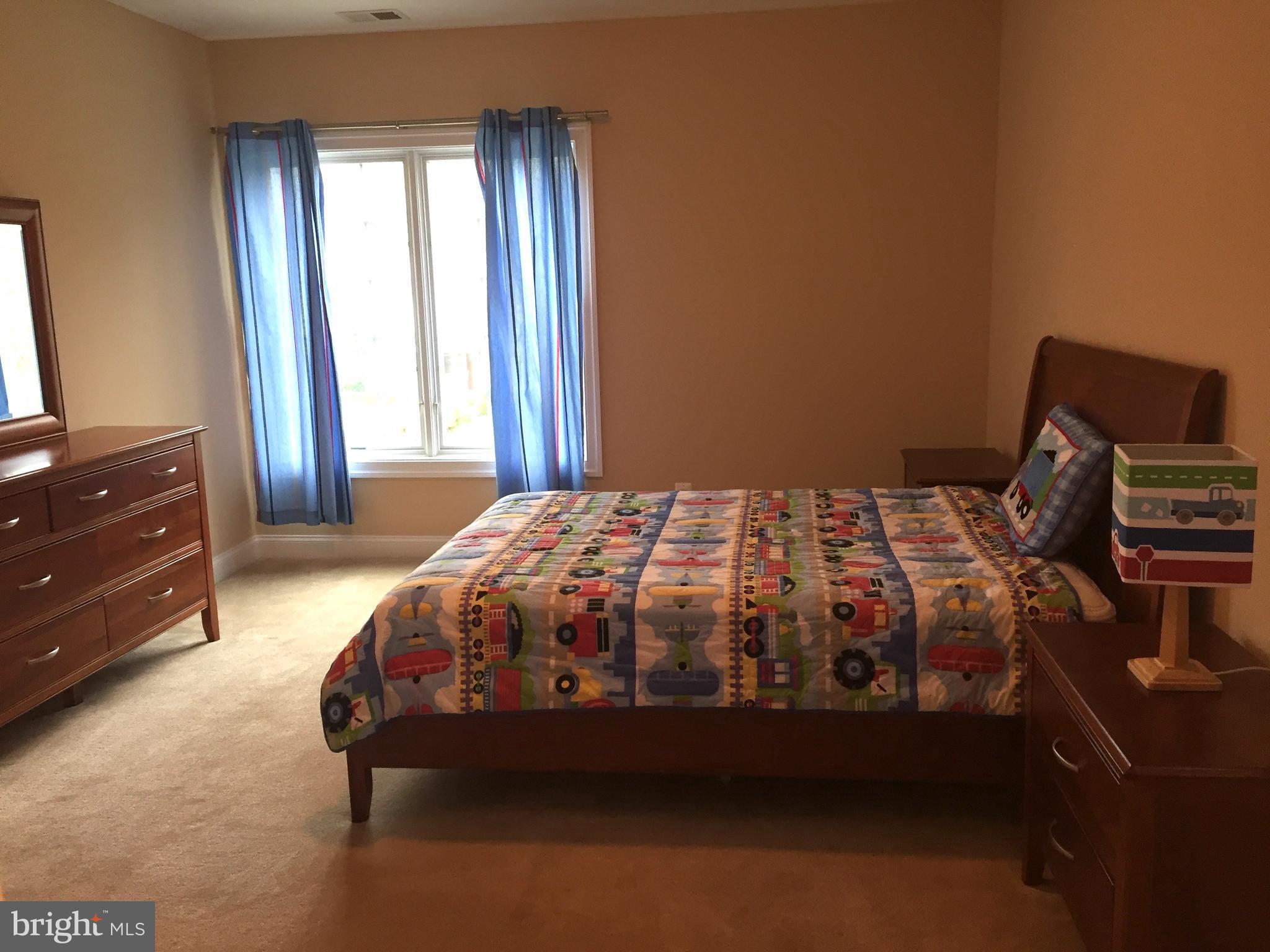 AYRLAWN - Residential