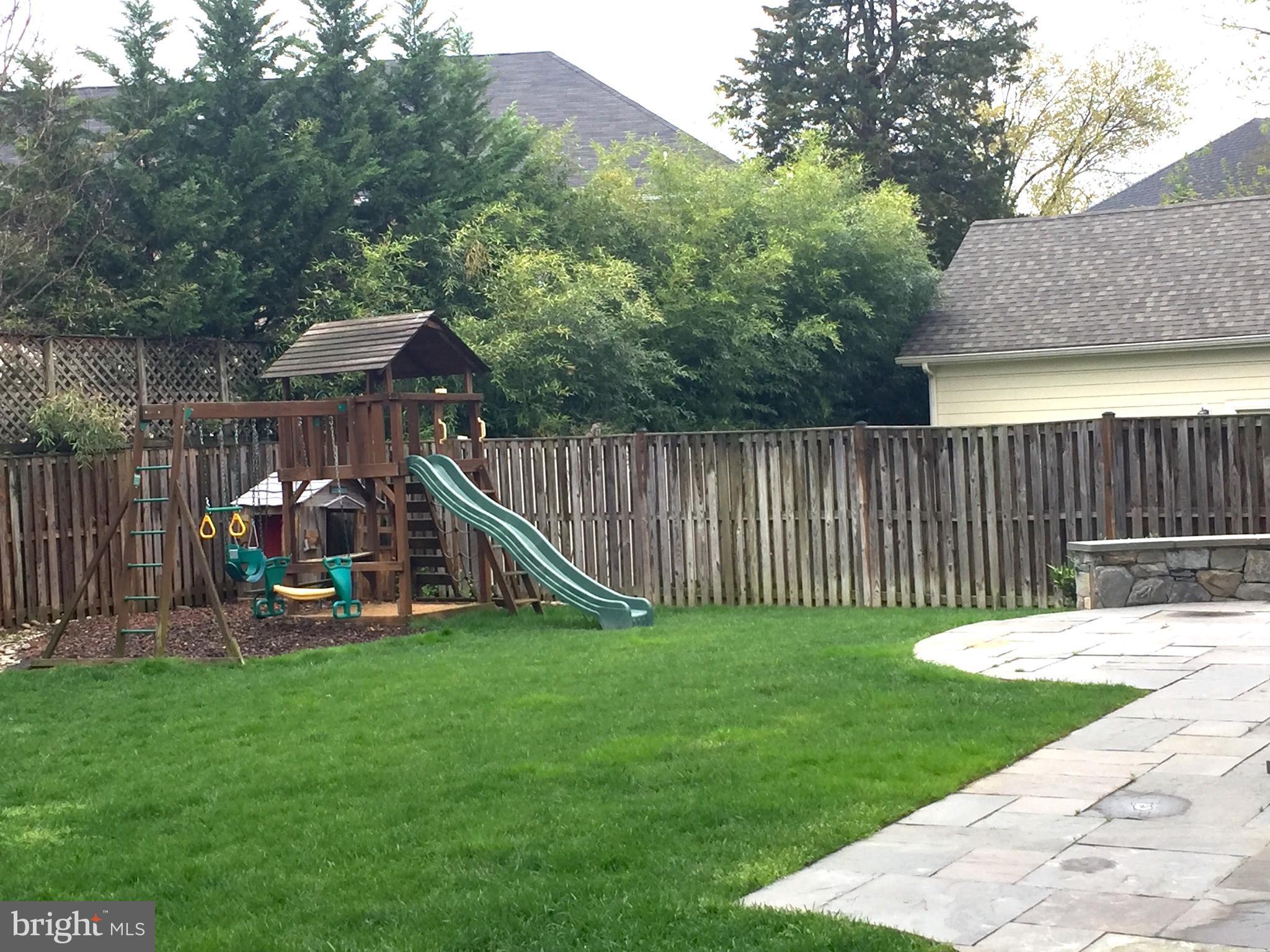 AYRLAWN - Residential