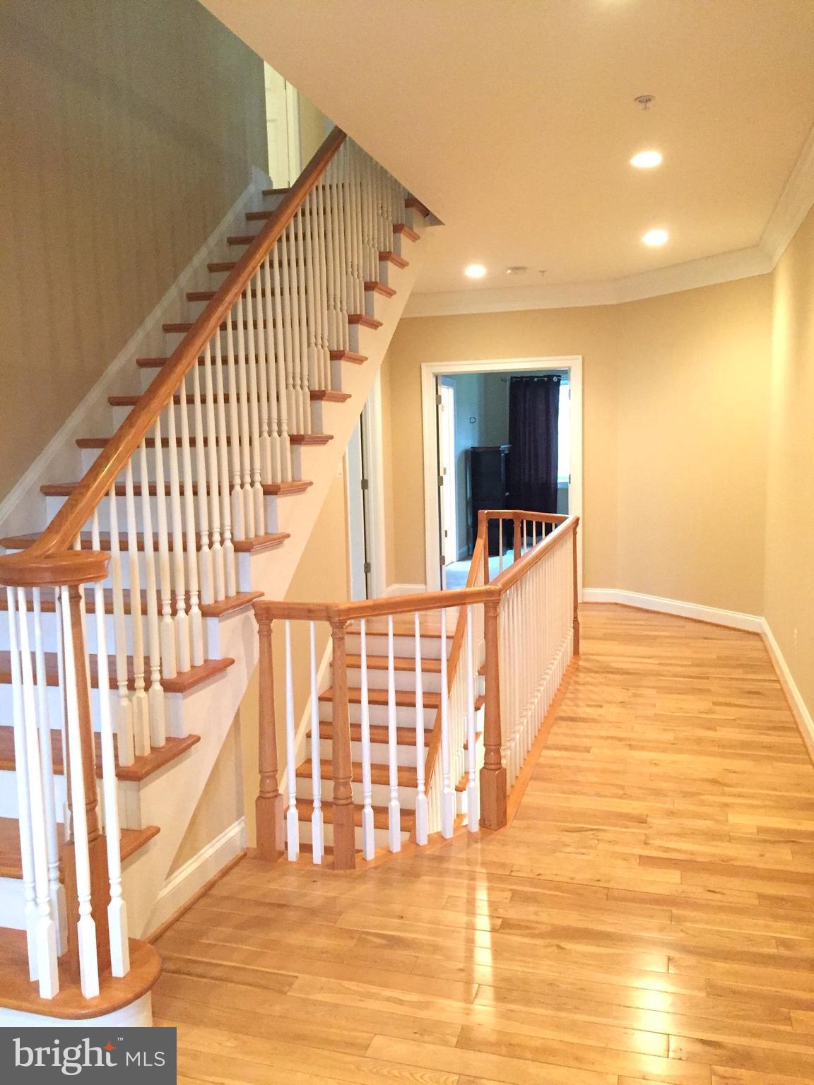 AYRLAWN - Residential