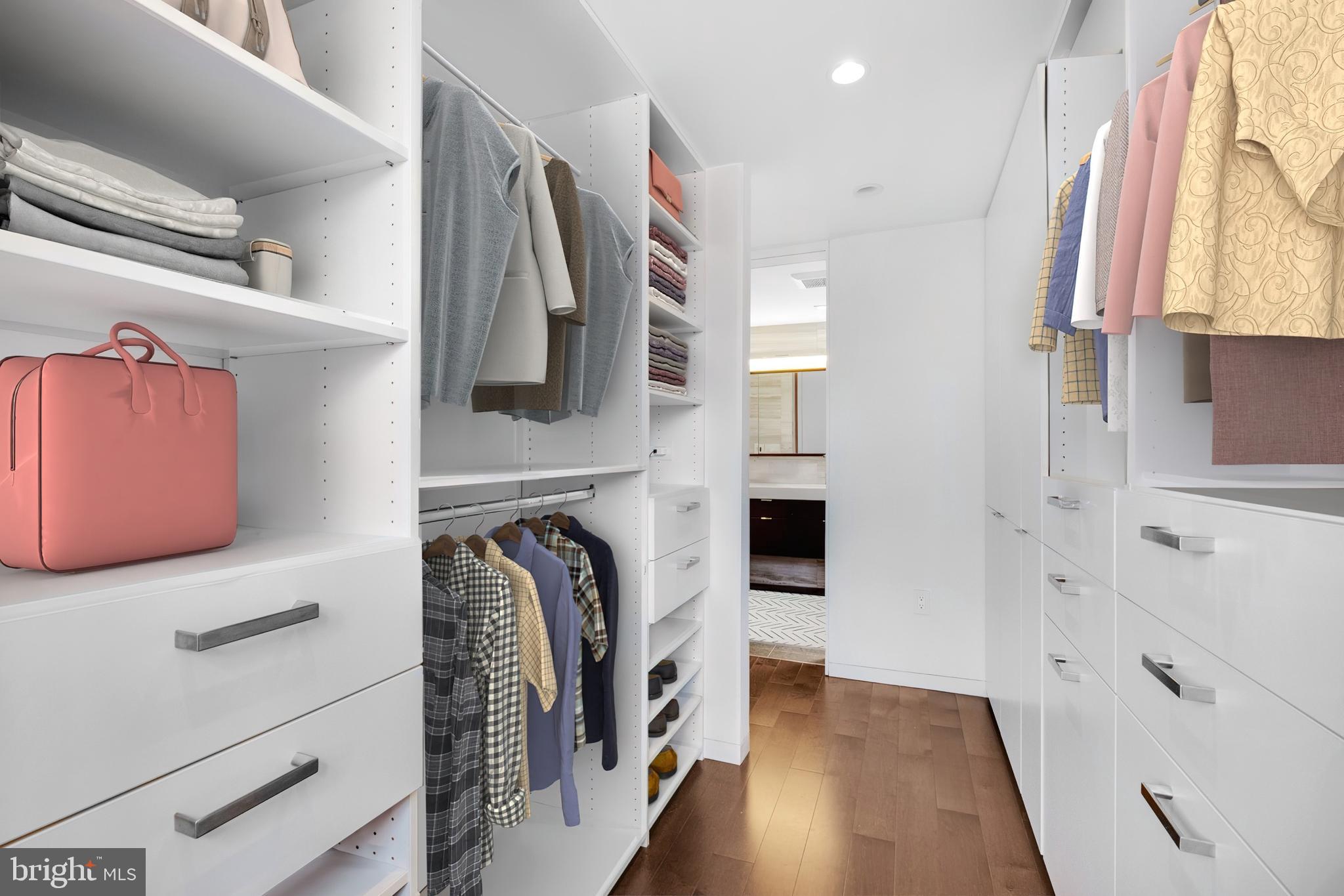 SOCIETY HILL - Residential