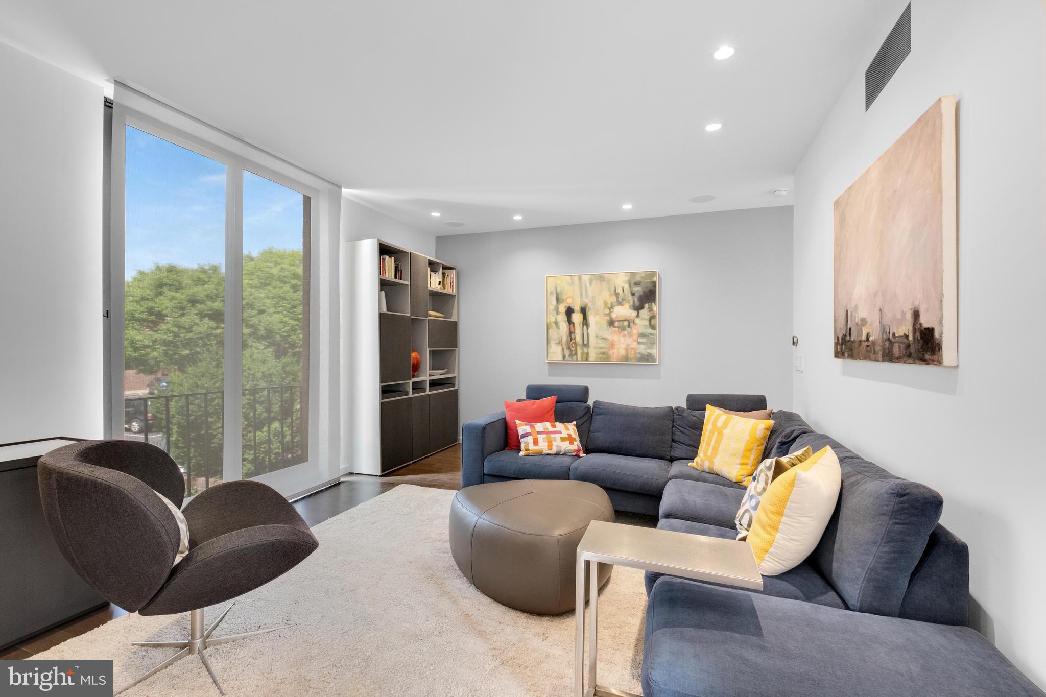 SOCIETY HILL - Residential