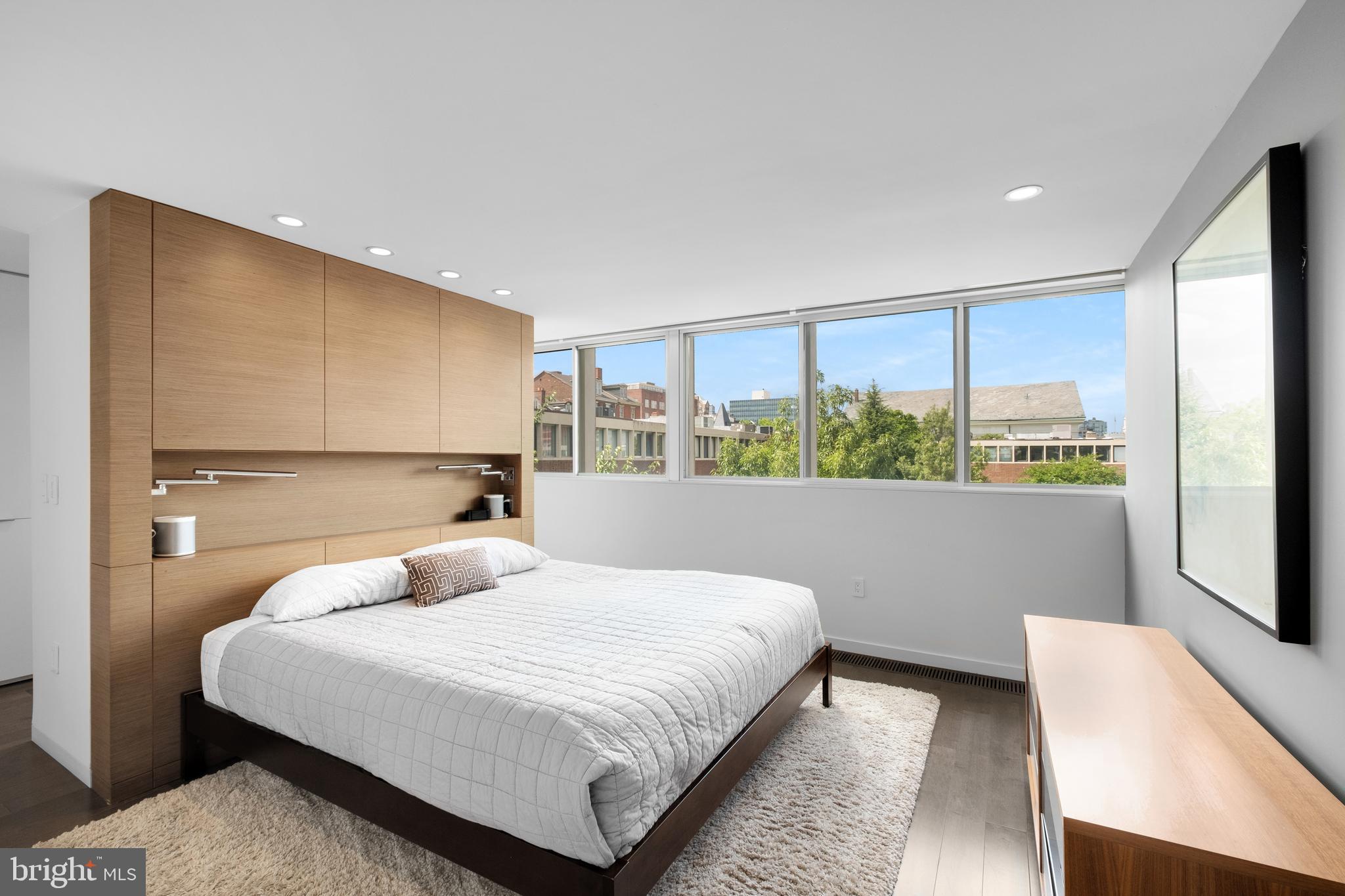 SOCIETY HILL - Residential