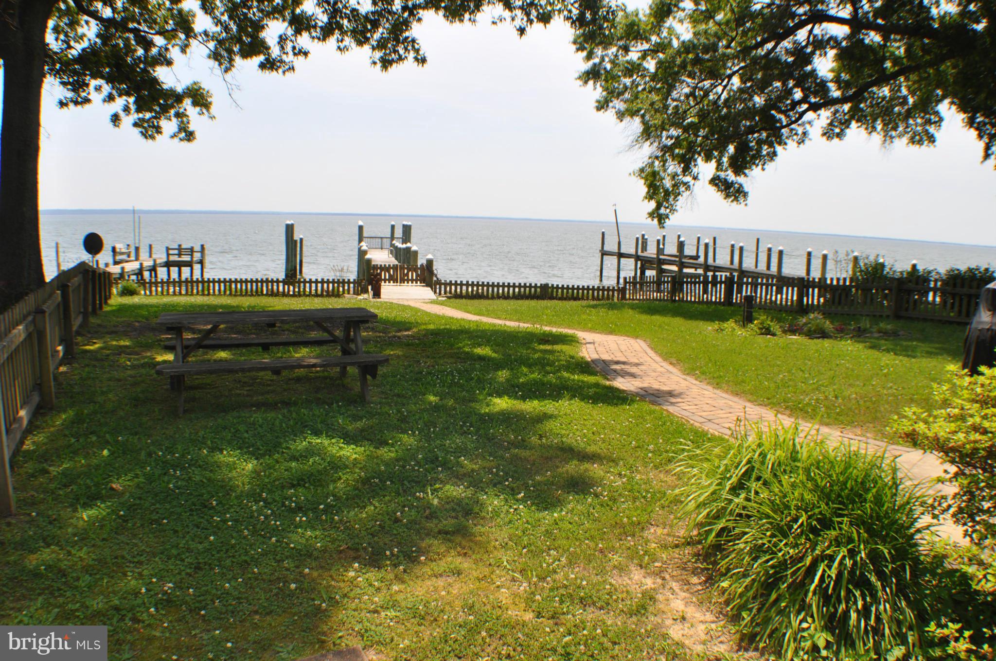 COBB ISLAND - Residential