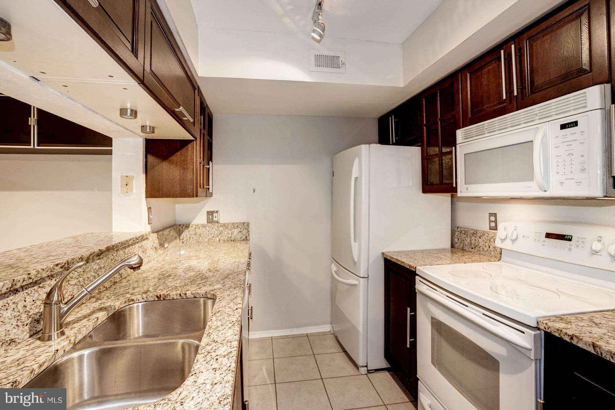 POINTE AT PARK CENTER - Residential