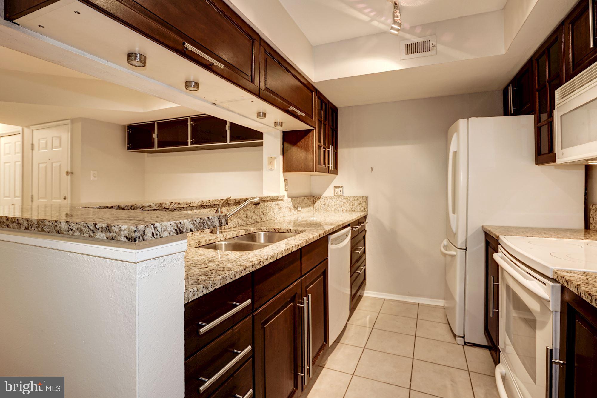 POINTE AT PARK CENTER - Residential