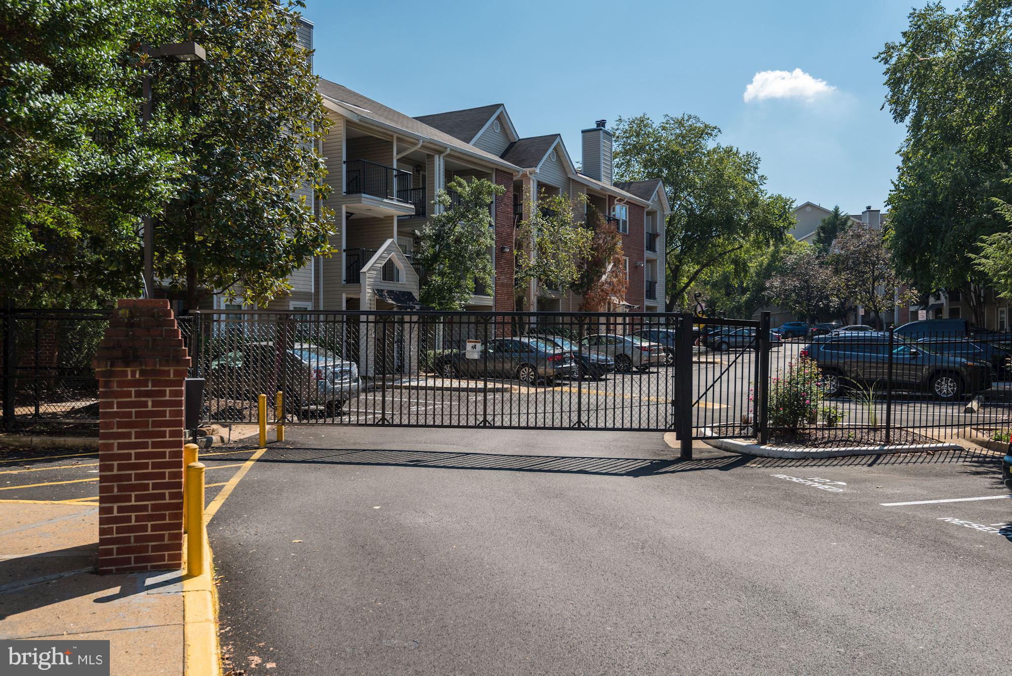 POINTE AT PARK CENTER - Residential