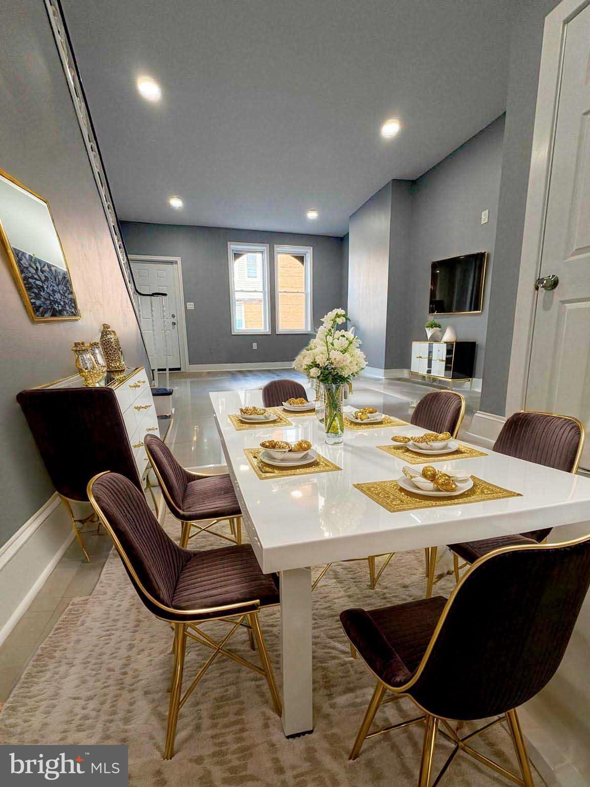 526 E WILLARD STREET